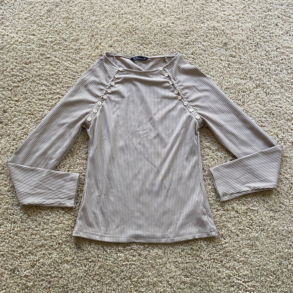 Long sleeve button detail top